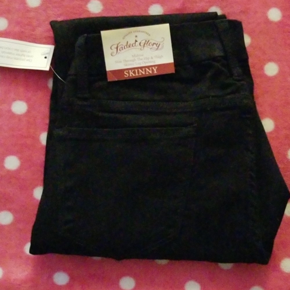 💸NWT Faded Glory skinny jeans